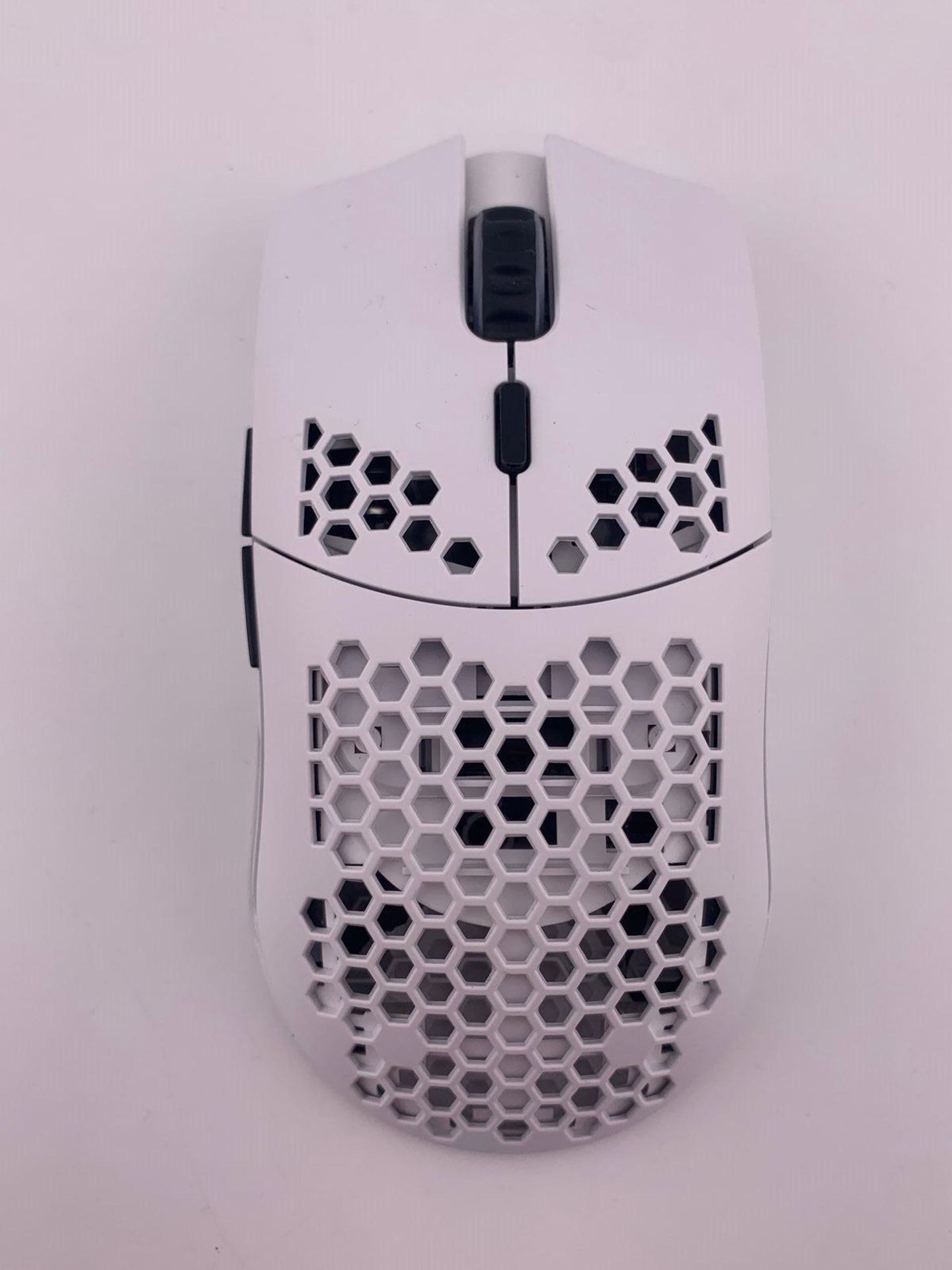RRP £93.13 - Glorious Gaming Model O Wireless Gaming Mouse - Superlight, 69g Honeycomb Design, RGB, - Image 3 of 4