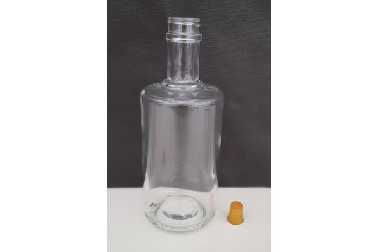 1350 X BRAND NEW DEKOR 70CL GLASS NANA GLASS SCREW TOP BOTTLES (HEIGHT 22CM) ON 1 PALLET (NOTE: NO - Image 1 of 2