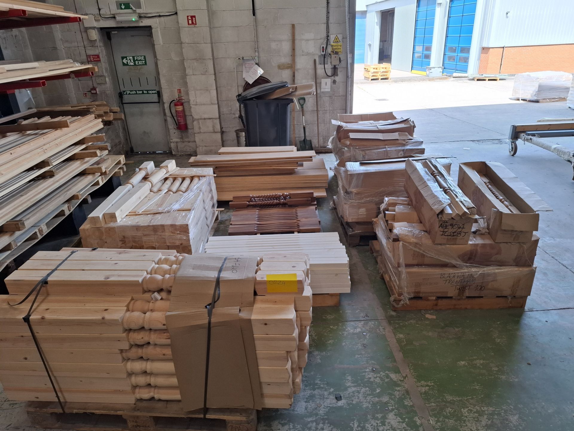 BULK LOT OF ASSORTED TIMBER PRODUCT IN VARIOUS DESIGN, SIZE ...