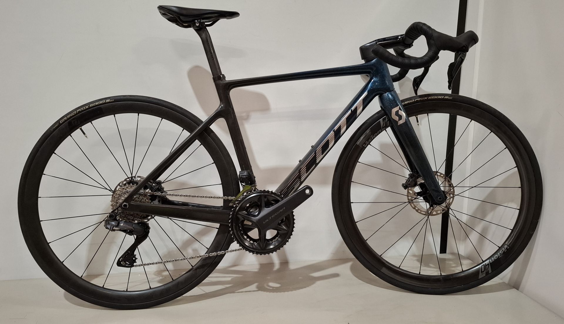 SCOTT ADDICT RC PRO DISC ROAD BIKE MODEL: 286415 SIZE: S - 52 ORIG PRICE: £8699 ADDICT RC DISC HMX