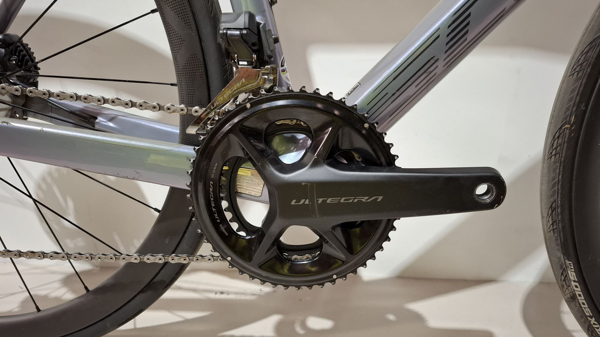 SCOTT ADDICT RC 15 ROAD BIKE IN GREY CODE: 290358 SIZE: M ORIG RRP £6199 (+ PREMIUM FOR ADDITIONAL - Image 3 of 7