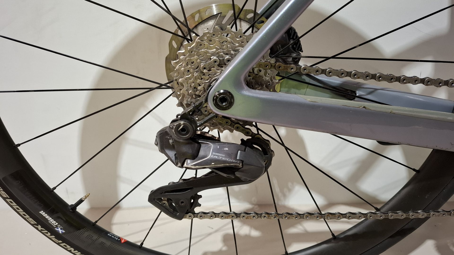 SCOTT ADDICT RC 15 ROAD BIKE IN GREY CODE: 290358 SIZE: M ORIG RRP £6199 (+ PREMIUM FOR ADDITIONAL - Image 4 of 7