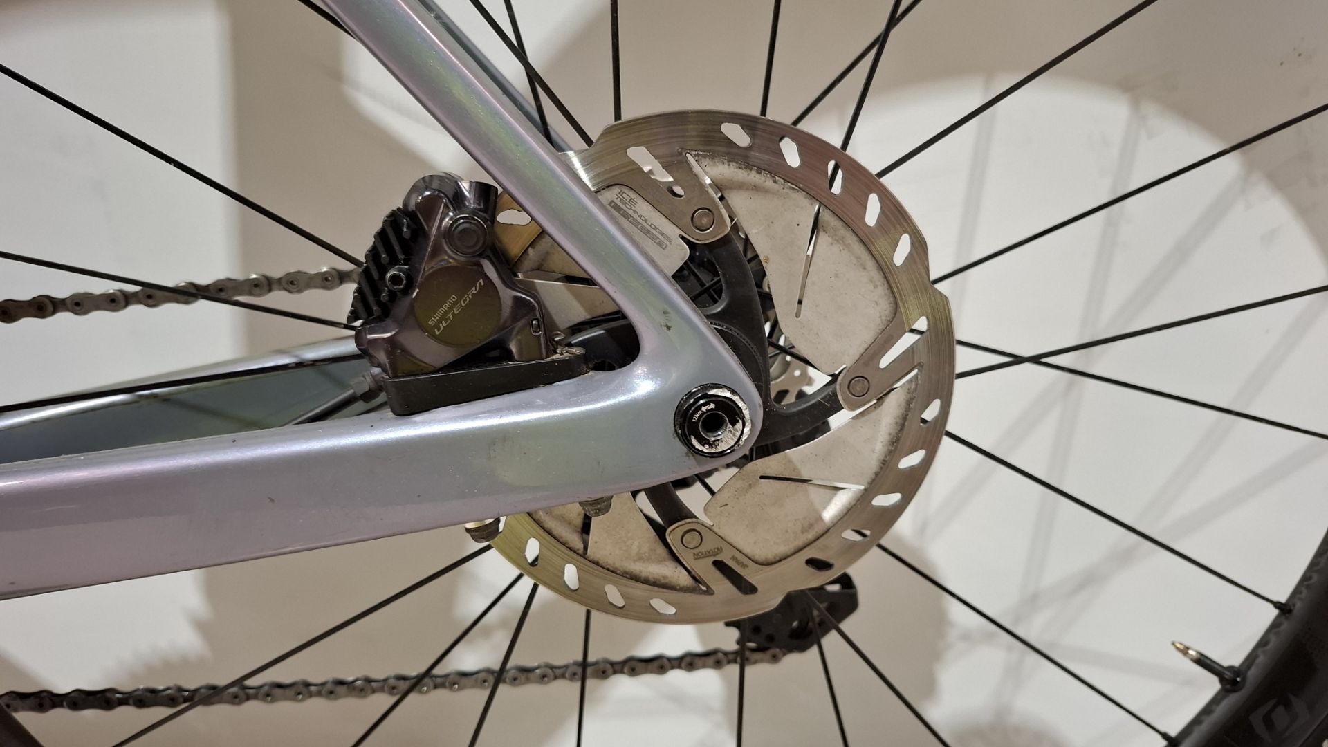 SCOTT ADDICT RC 15 ROAD BIKE IN GREY CODE: 290358 SIZE: M ORIG RRP £6199 (+ PREMIUM FOR ADDITIONAL - Image 5 of 7