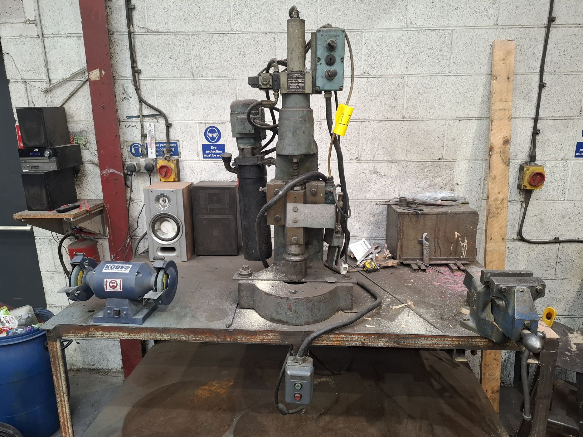 METAL WORK BENCH WITH HYDRO KIT 4 TONNE HYDRAULIC PRESS, KOBE INDUSTRIAL BENCH GRINDER MODEL NO -
