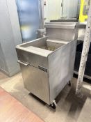 Dukers 70lbs DCF5-NG Natural Gas Fryer with 5 Tube Burners