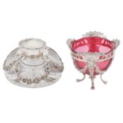 An Edwardian sterling silver mounted inkwell, Londonn 1904 by William Comyns