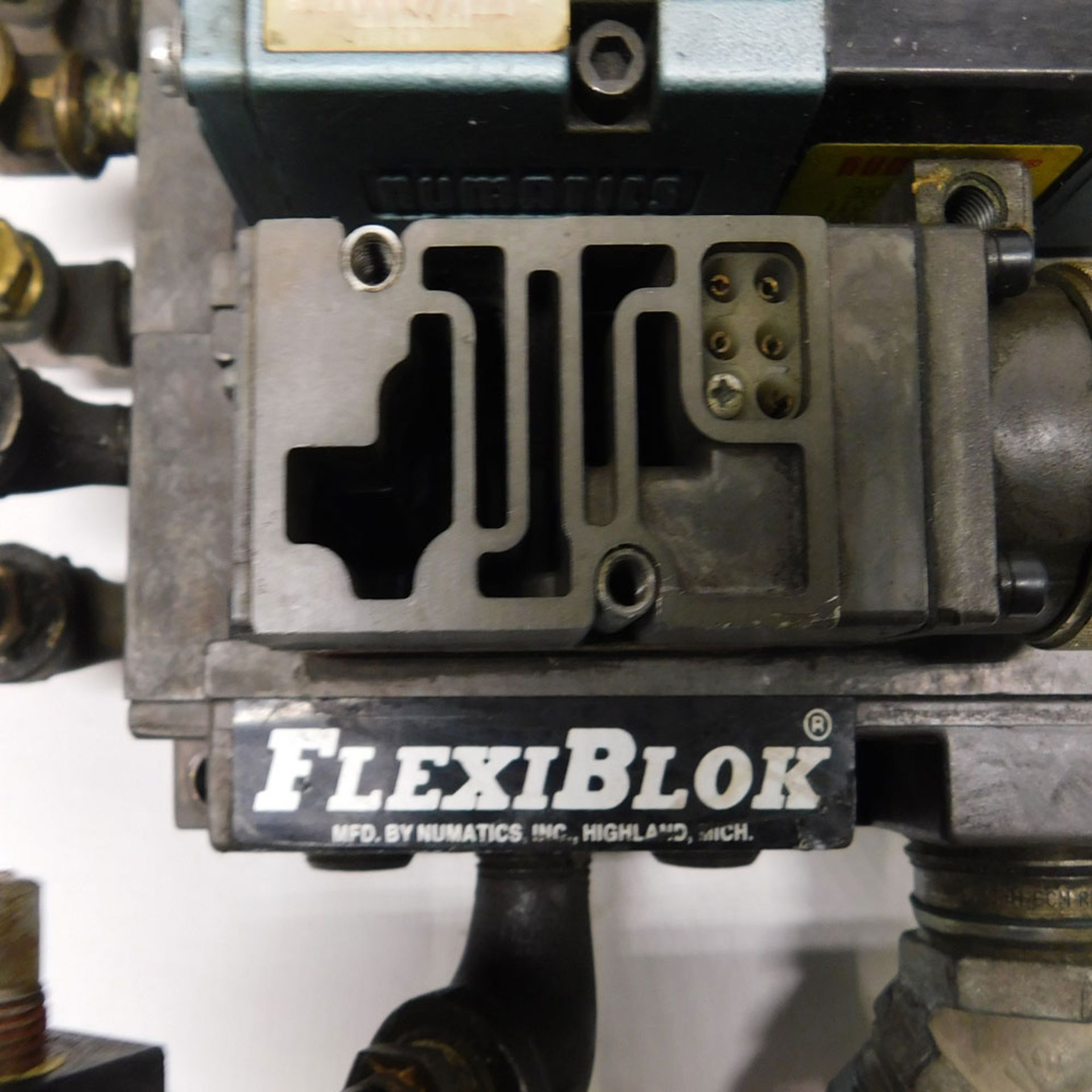 Numatics 081SA415K Solenoid Valves w/ Flexiblock Manifold Bank - Image 5 of 6