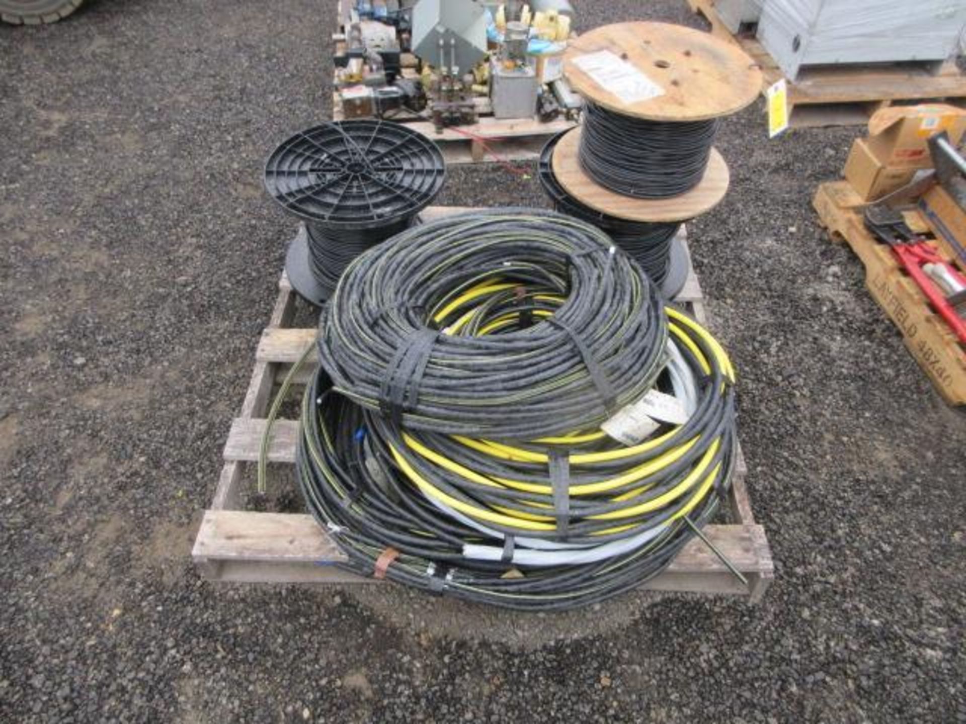 ASSORTED WIRE & WIRE SPOOLS OF TRAY CABLE