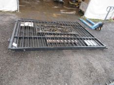 20' BI-PARTING IRON DRIVEWAY GATE W/ RECTANGLE DEER ARTWORK