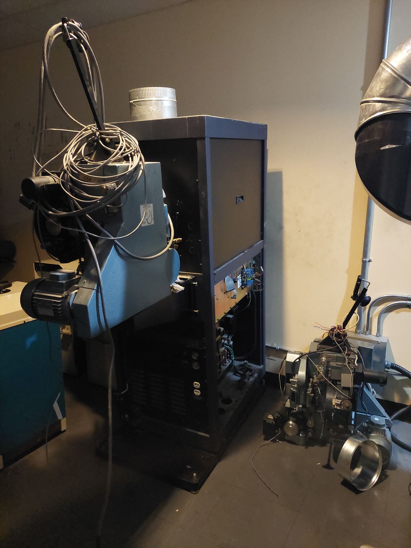 LOT OF 11 PROJECTOR MACHINES FOR PARTS