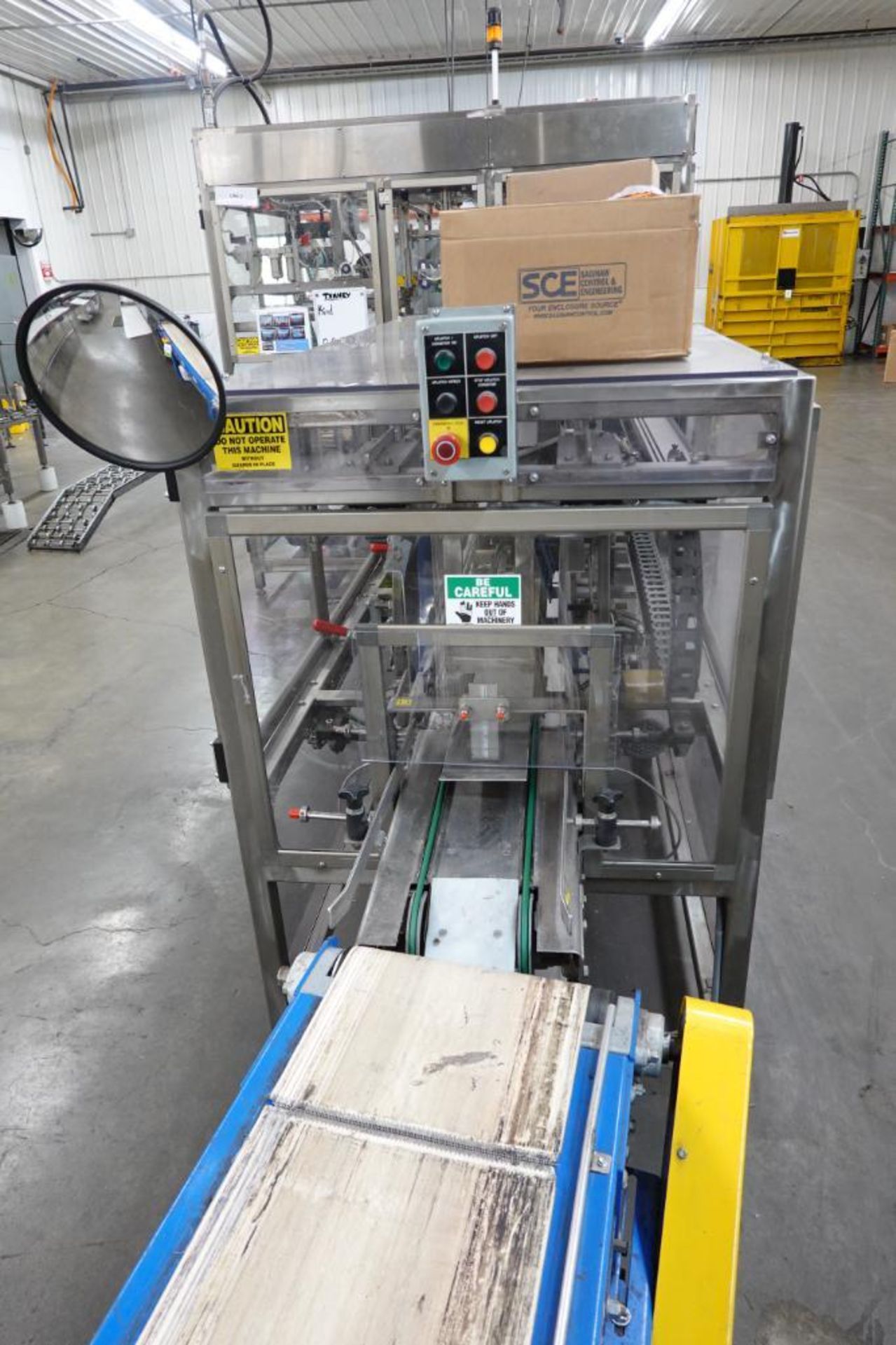 Massman automatic bottom load case packer, Model BLCP-AGS, uplatch ...
