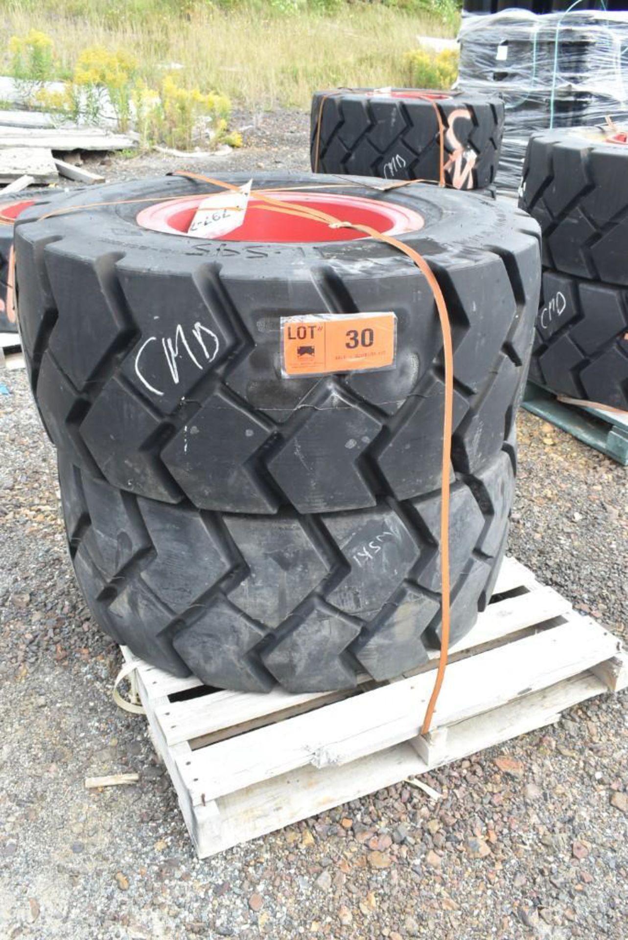 LOT/ GOODYEAR 44X18-20NHS HEAVY EQUIPMENT TIRES WITH HUBS (CMD-785-25S)
