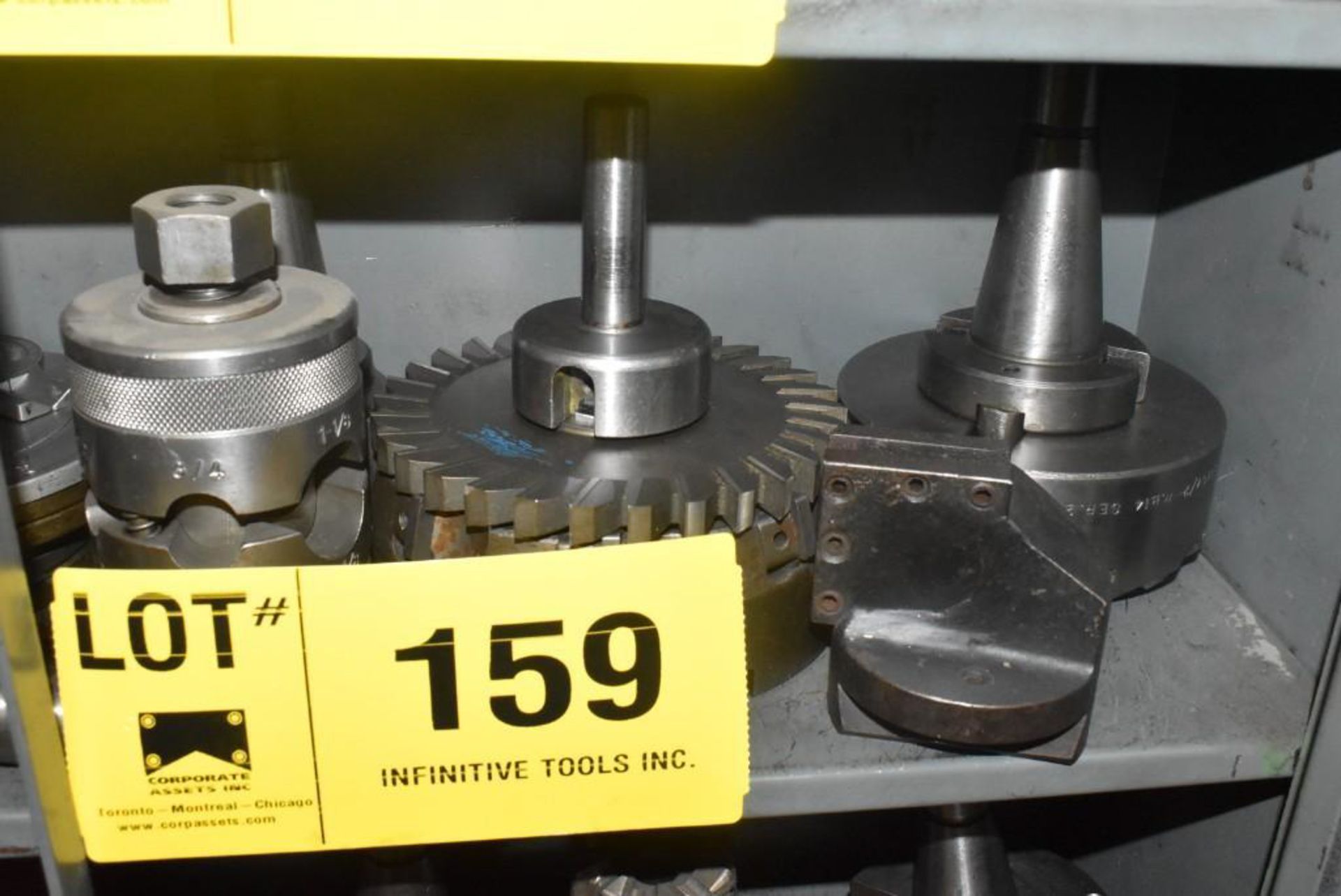 { Choice of lots: 159 } LOT/ CONTENTS OF SHELF CONSISTING OF THREADING ...