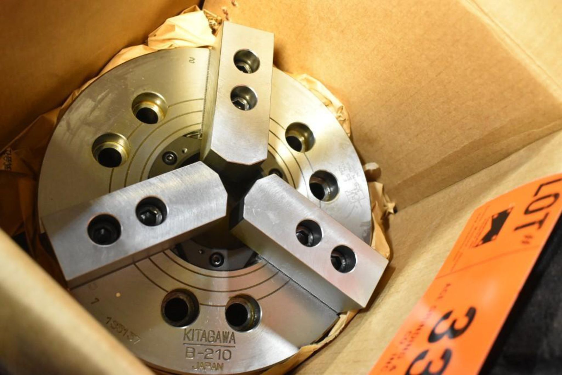{ Choice of lots: 33 } KITAGAWA B-210 10" 3-JAW POWER CHUCK
