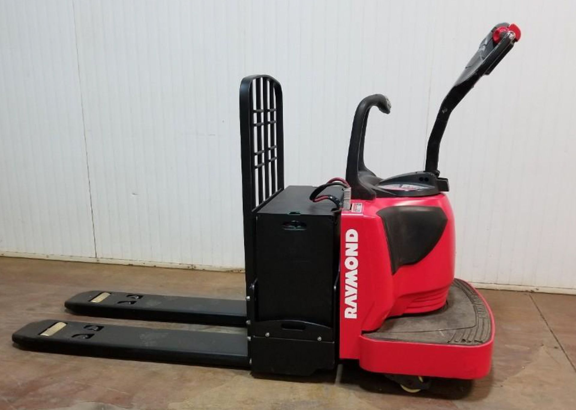 { Choice of lots: 29, 30, 31 } RAYMOND (2014) 8410-60-48 6,000 LB ...