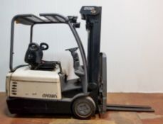 CROWN (2006) SC4040-35 3,250 LB. CAPACITY 48V 3-WHEEL ELECTRIC FORKLIFT WITH 190” MAX. LIFT