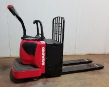 RAYMOND (2014) 8410-60-48 6,000 LB. CAPACITY 24V ELECTRIC RIDE-ON PALLET TRUCK WITH 48” FORKS, 1,455