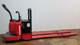 RAYMOND (2011) 8400-60-96 6,000 LB. CAPACITY 24V ELECTRIC RIDE-ON PALLET TRUCK WITH 96” FORKS, 1,064
