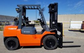 TOYOTA (2011) 7FGU35 8,000 LB. CAPACITY LPG FORKLIFT WITH 132” MAX. LIFT HEIGHT, 2-STAGE MAST,