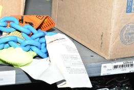 LOT/ CONTENTS OF DRAWERS - INCLUDING BALL BEARINGS, NIBBLER DIES, FUSE PULLERS, SHOP SUPPLIES,