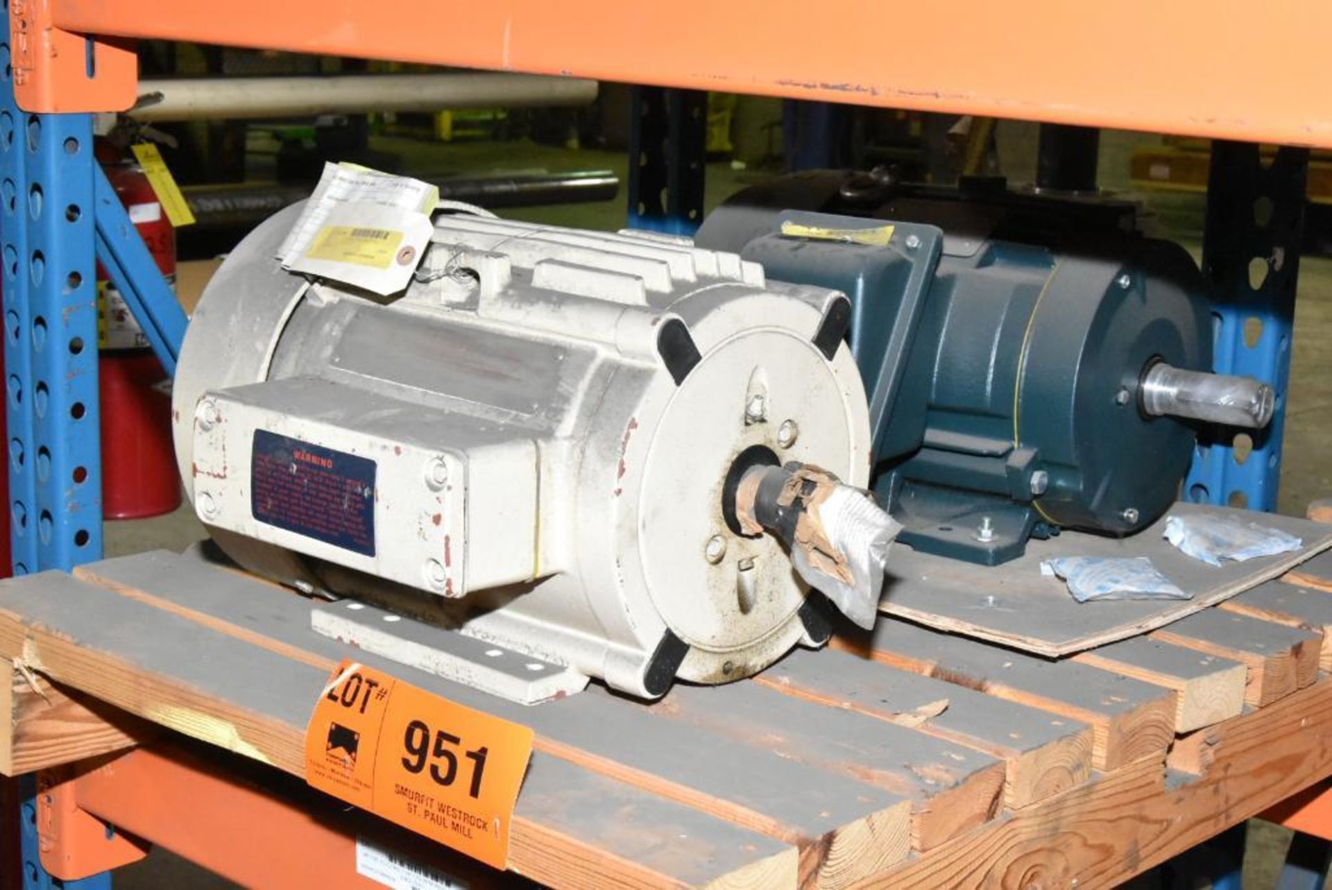 LOT/ (2) ELECTRIC MOTORS WITH 3 HP/480V/1200 RPM [RIGGING FEES FOR LOT ...