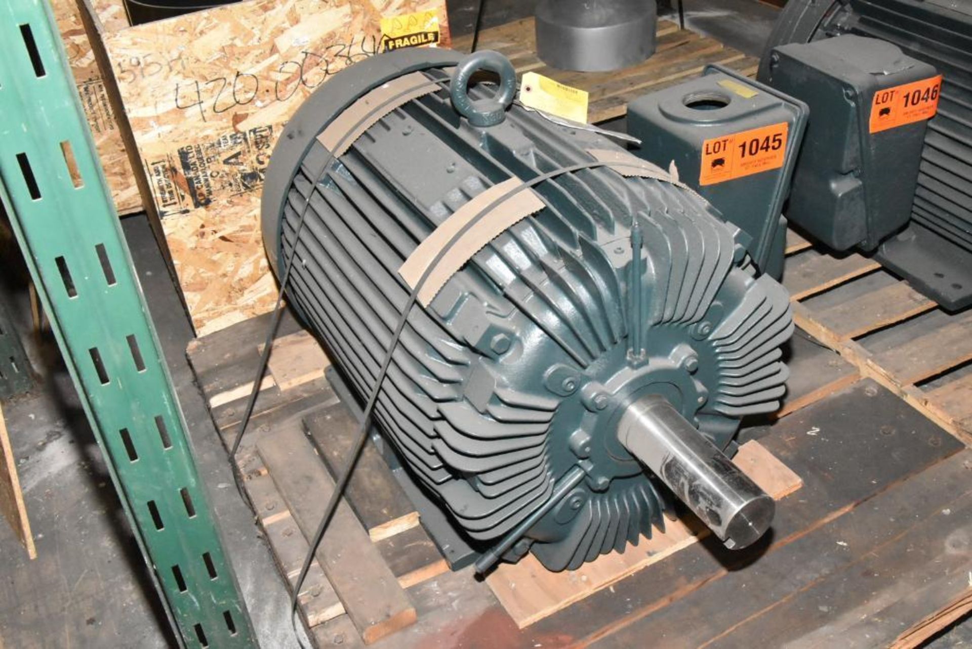{ Choice of lots: 1045 } TOSHIBA ELECTRIC MOTOR WITH 150 HP/480V/1800 ...