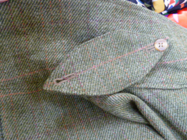 Green tweed Sherlock Holmes-style cape labelled P&J Haggart, Aberfeldy, Scotland (PLEASE NOTE VAT - Image 5 of 6