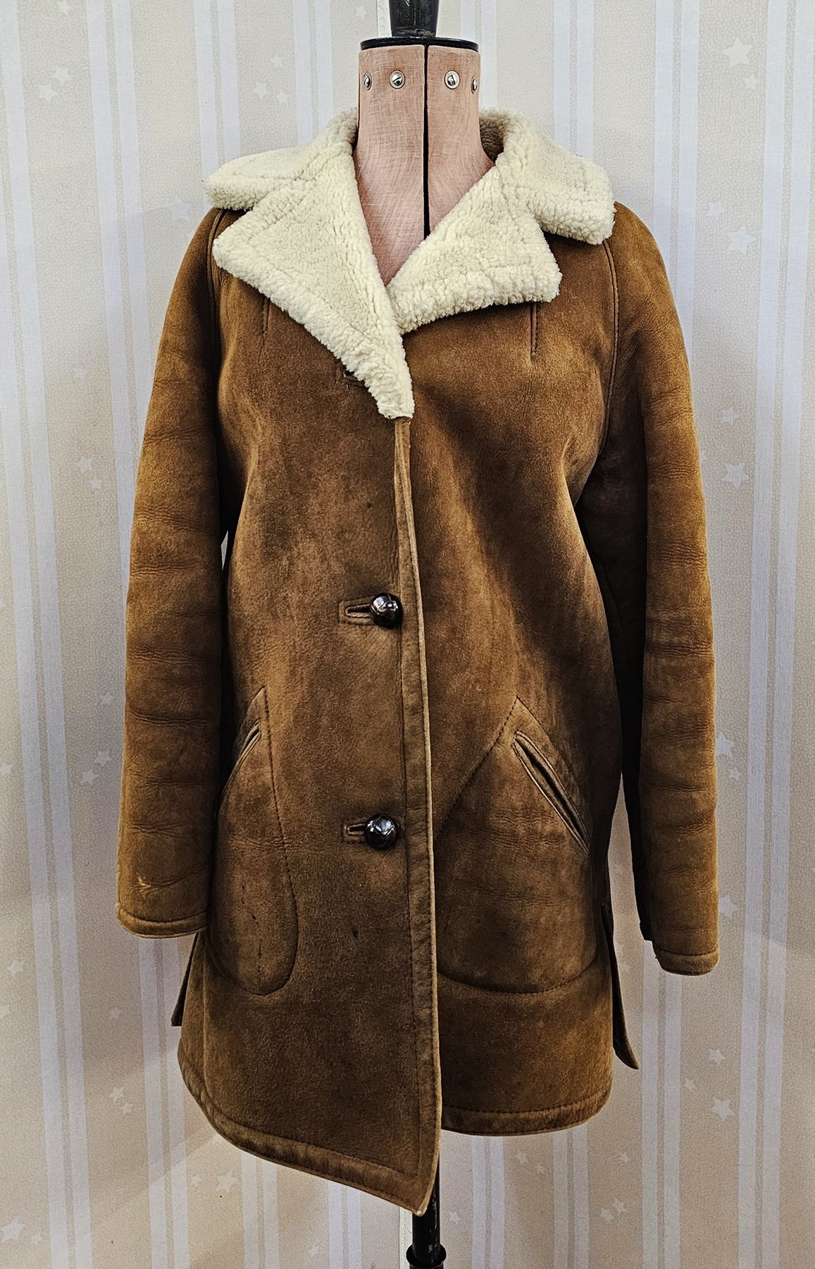 A ladies' sheepskin gilet, labelled Genuine Lambskin Niche Sheepskin Accessories, size small, and - Image 5 of 12