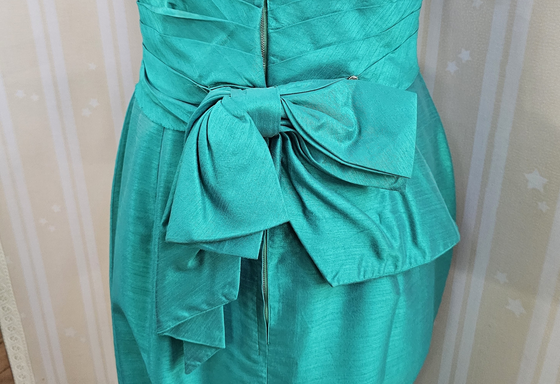 Raw silk emerald green evening gown with spaghetti straps, a pleated bodice and bow detail to the - Image 2 of 8