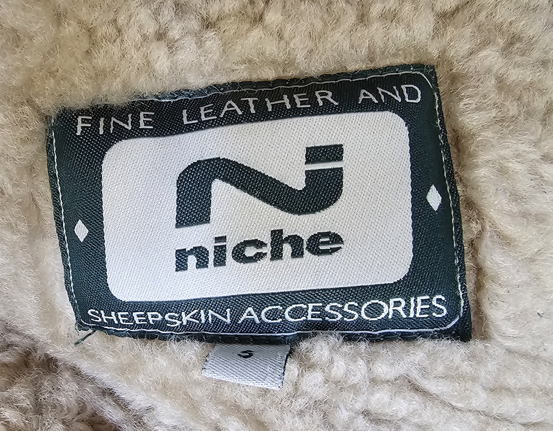 A ladies' sheepskin gilet, labelled Genuine Lambskin Niche Sheepskin Accessories, size small, and - Image 8 of 12