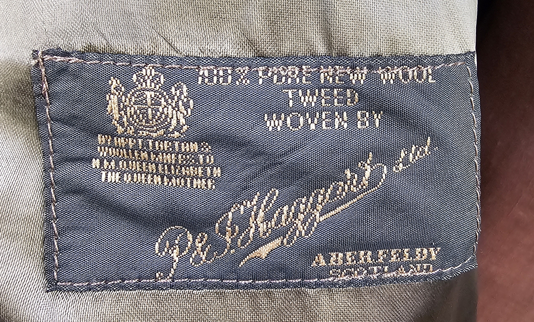 Green tweed Sherlock Holmes-style cape labelled P&J Haggart, Aberfeldy, Scotland (PLEASE NOTE VAT - Image 3 of 6