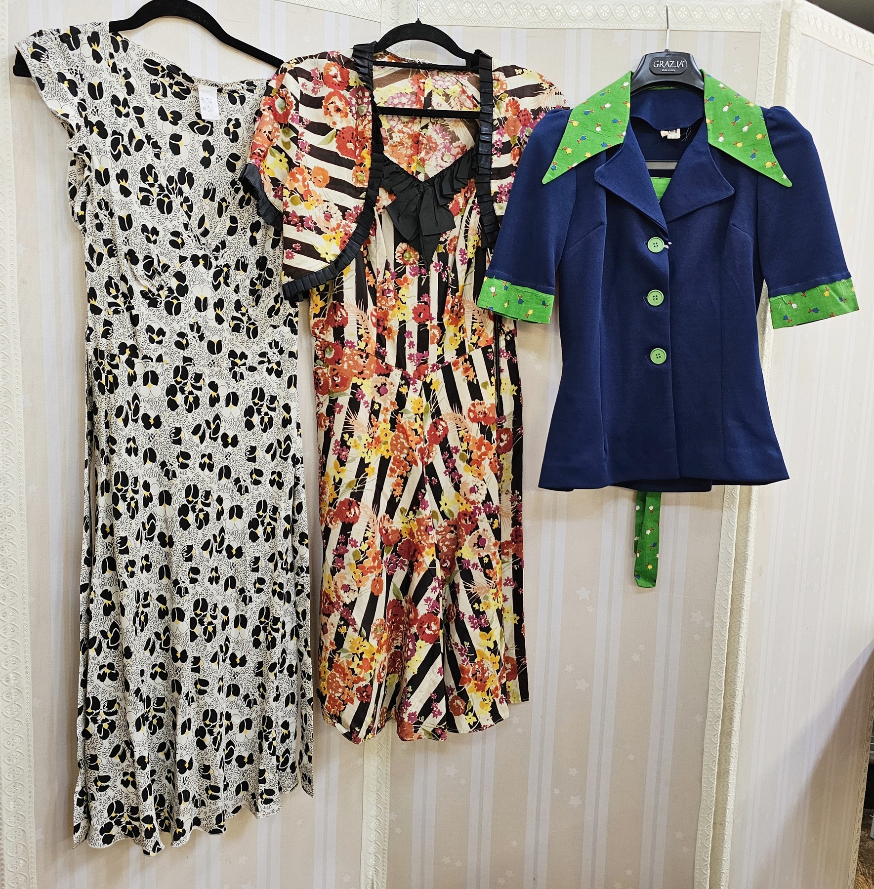 A vintage Wallis trouser suit, pale blue with printed flower design, the jacket kimono style sleeves - Image 5 of 5