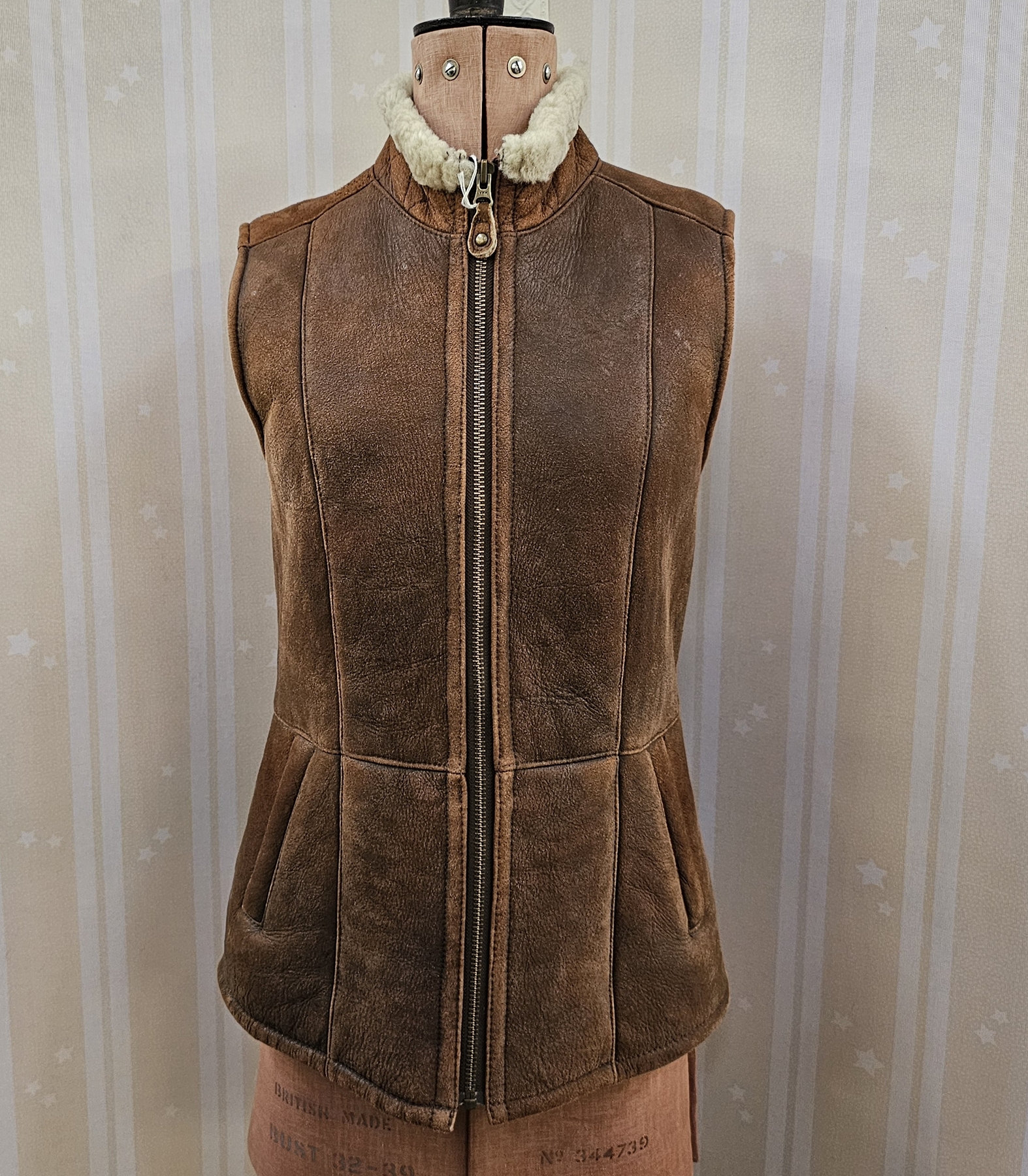 A ladies' sheepskin gilet, labelled Genuine Lambskin Niche Sheepskin Accessories, size small, and - Image 7 of 12