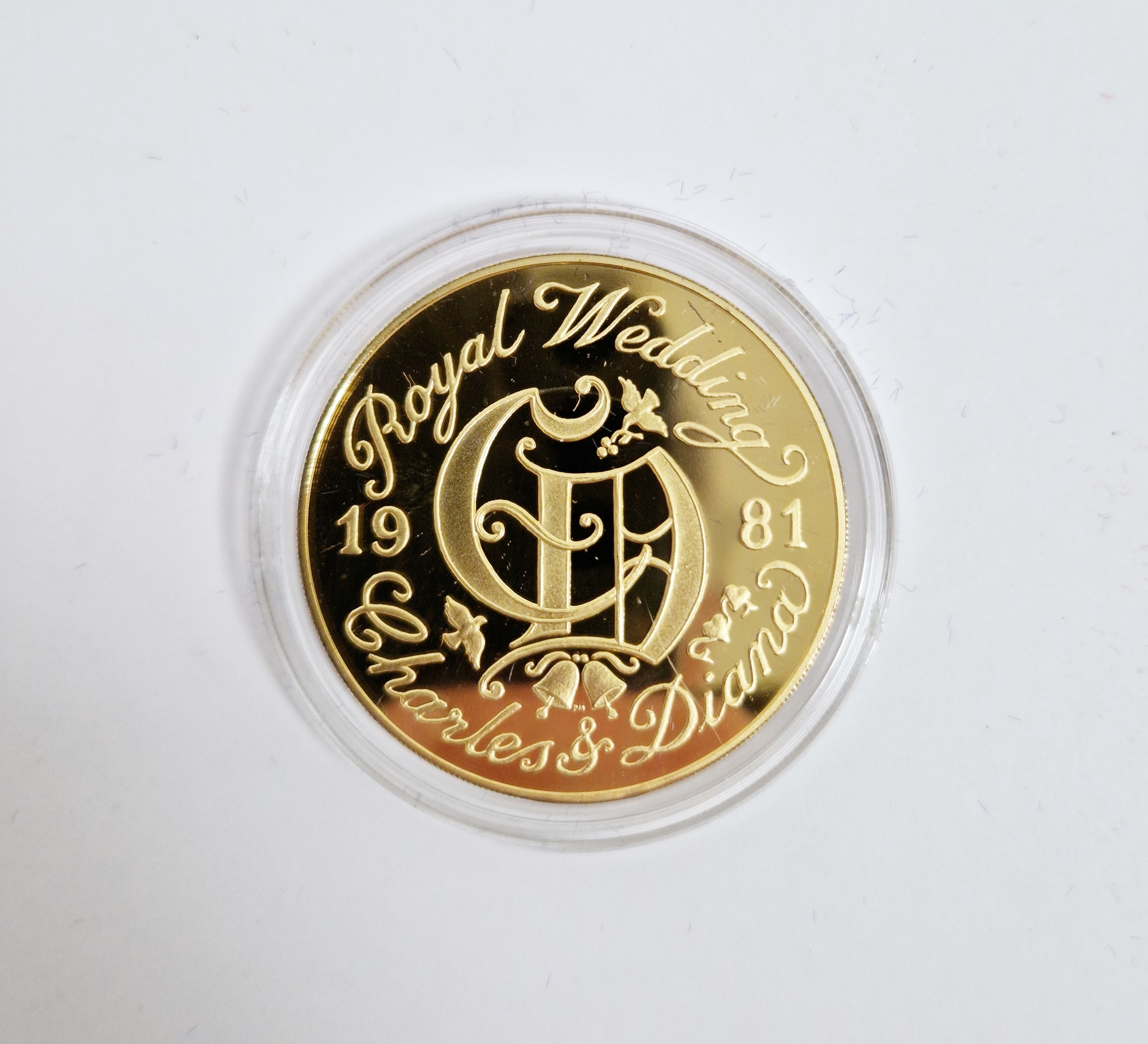 Pobjoy Mint set of four silver gilt limited edition crown medals to commemorate the Wedding of - Image 3 of 6