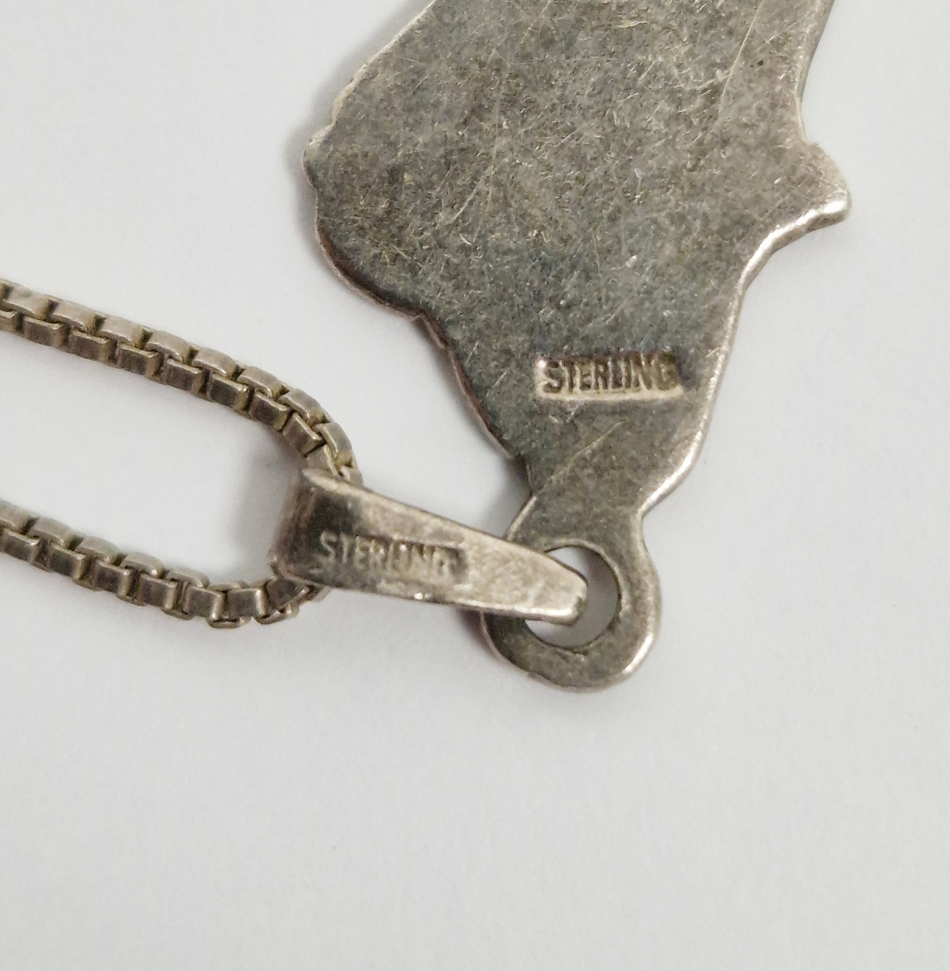 9ct gold pendant of Winnie the Pooh with a honeypot, with presentation inscription to the reverse, - Image 4 of 4