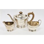 Silver three-piece bachelor's teaset by Henry Matthews, Birmingham 1921, comprising teapot, sugar