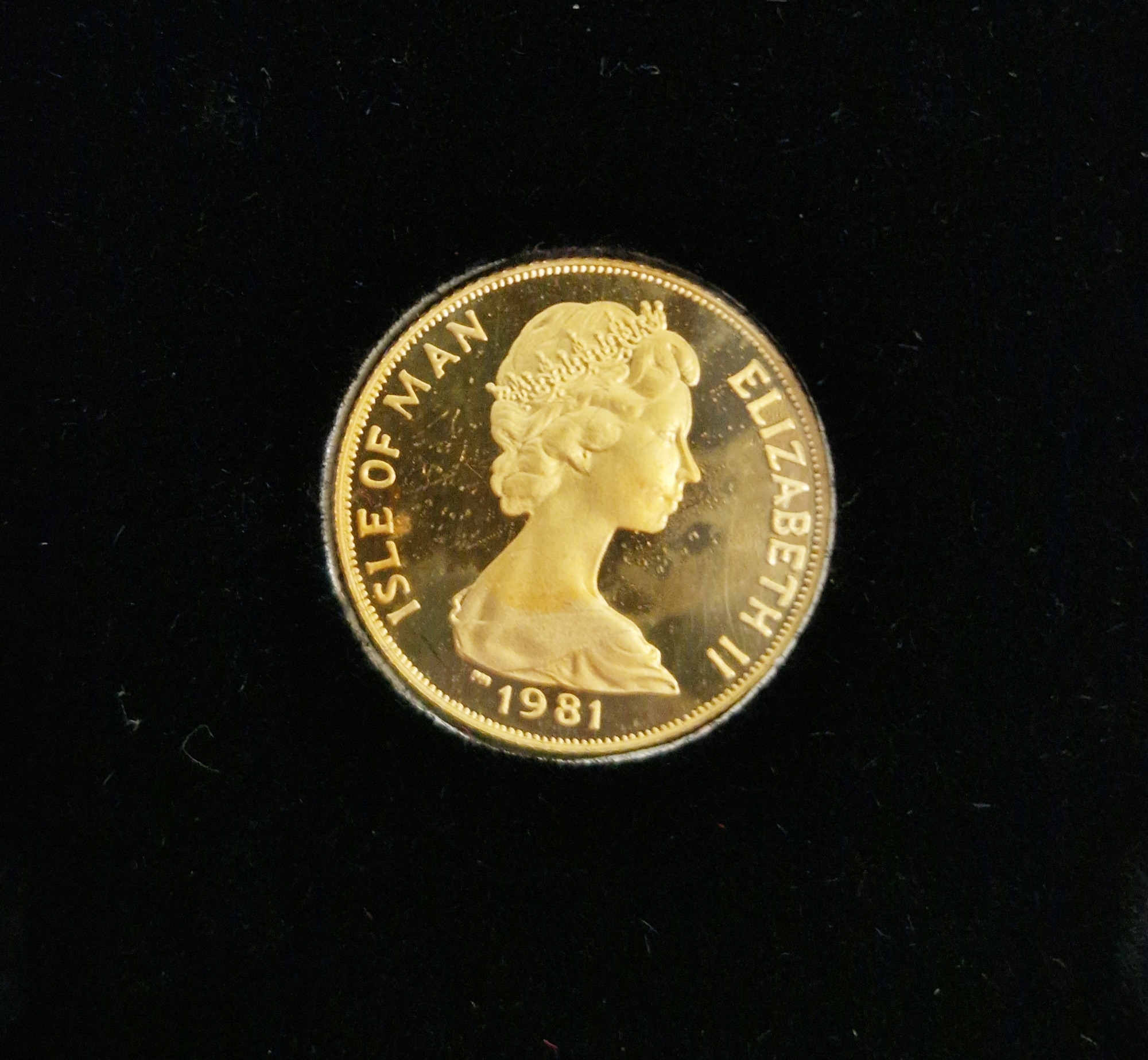 Pobjoy Mint 22ct gold limited edition one crown coin to commemorate the International Year of the - Image 3 of 3