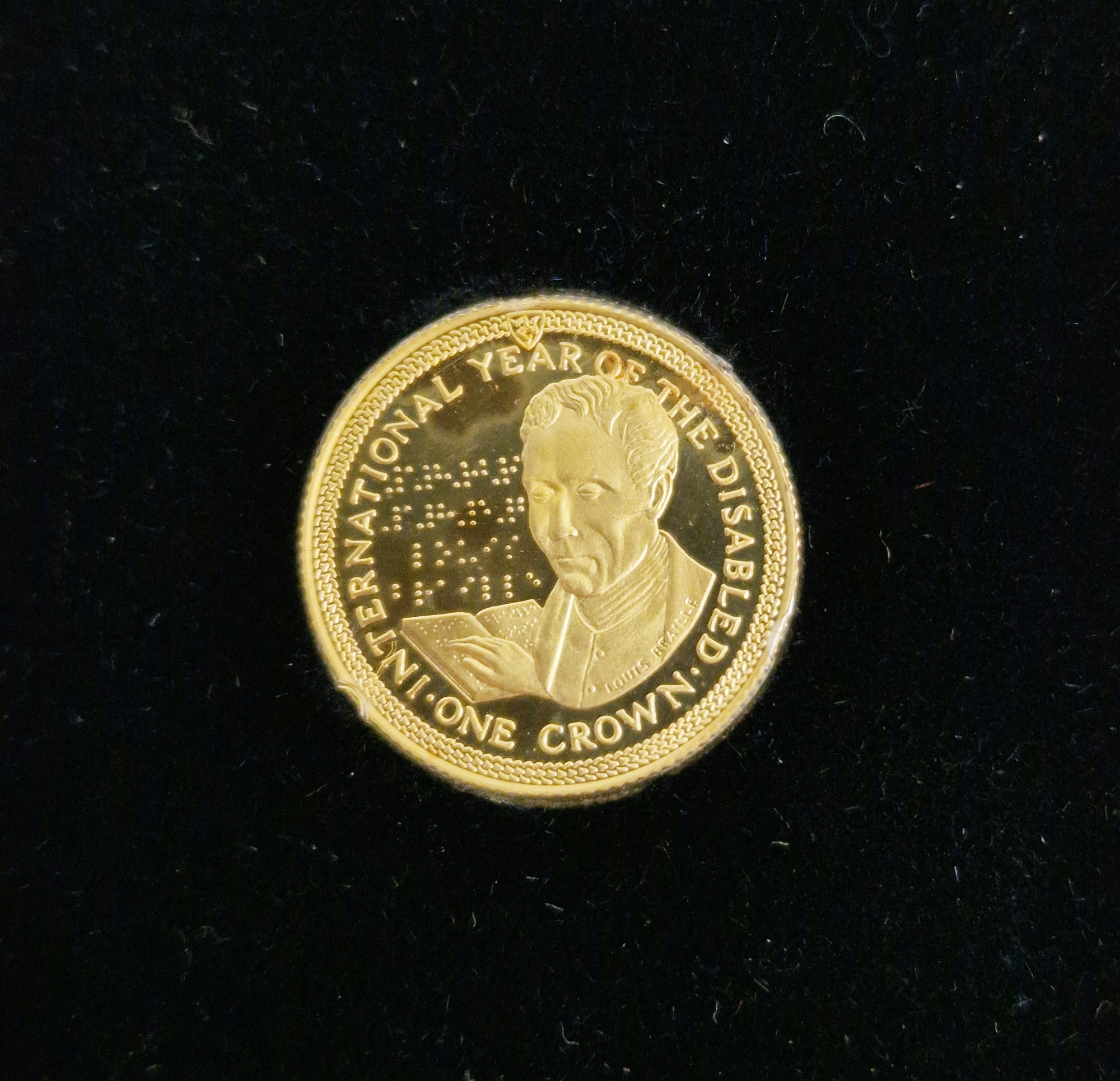 Pobjoy Mint 22ct gold limited edition one crown coin to commemorate the International Year of the - Image 2 of 3