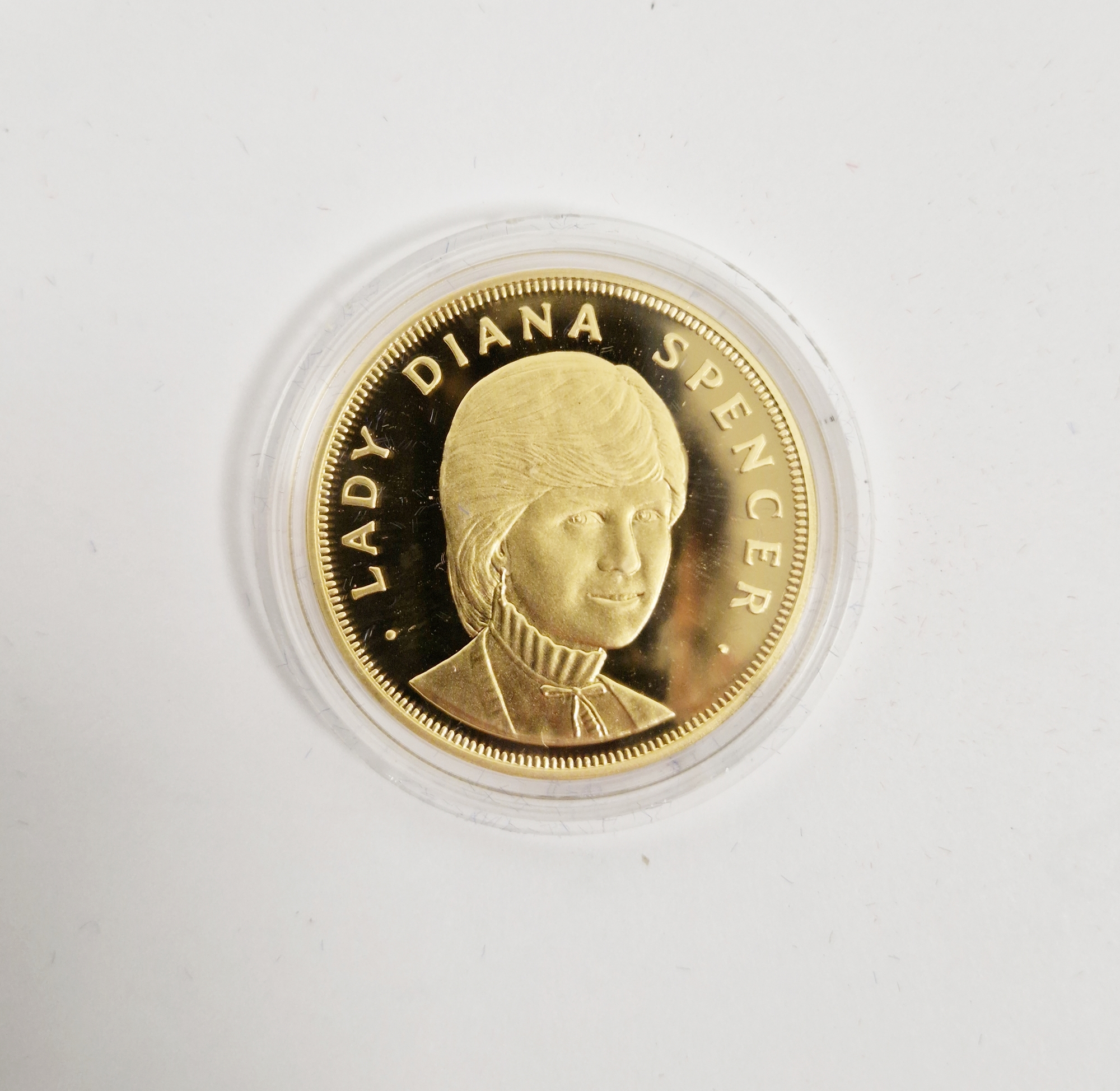 Pobjoy Mint set of four silver gilt limited edition crown medals to commemorate the Wedding of - Image 5 of 6