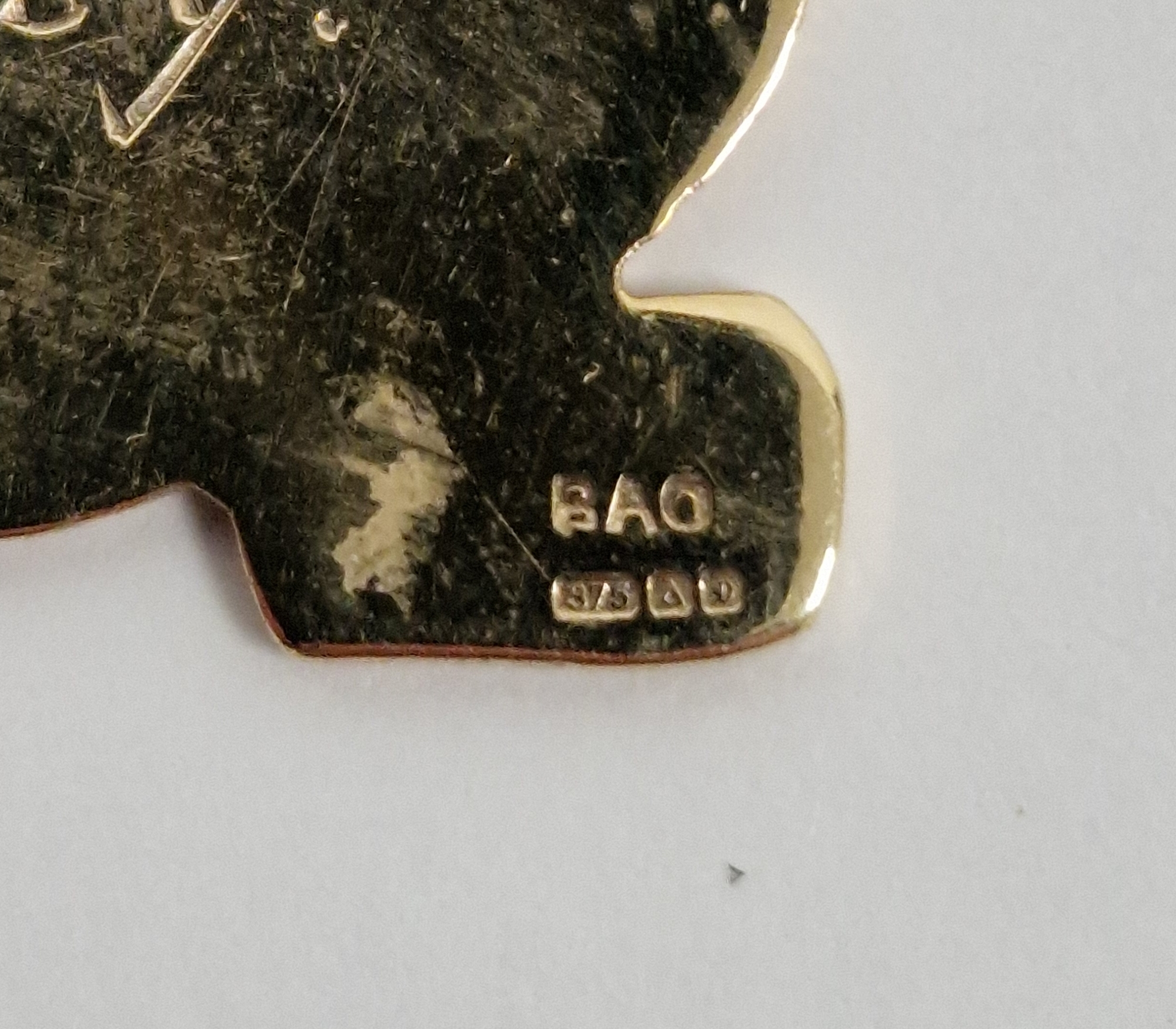 9ct gold pendant of Winnie the Pooh with a honeypot, with presentation inscription to the reverse, - Image 3 of 4