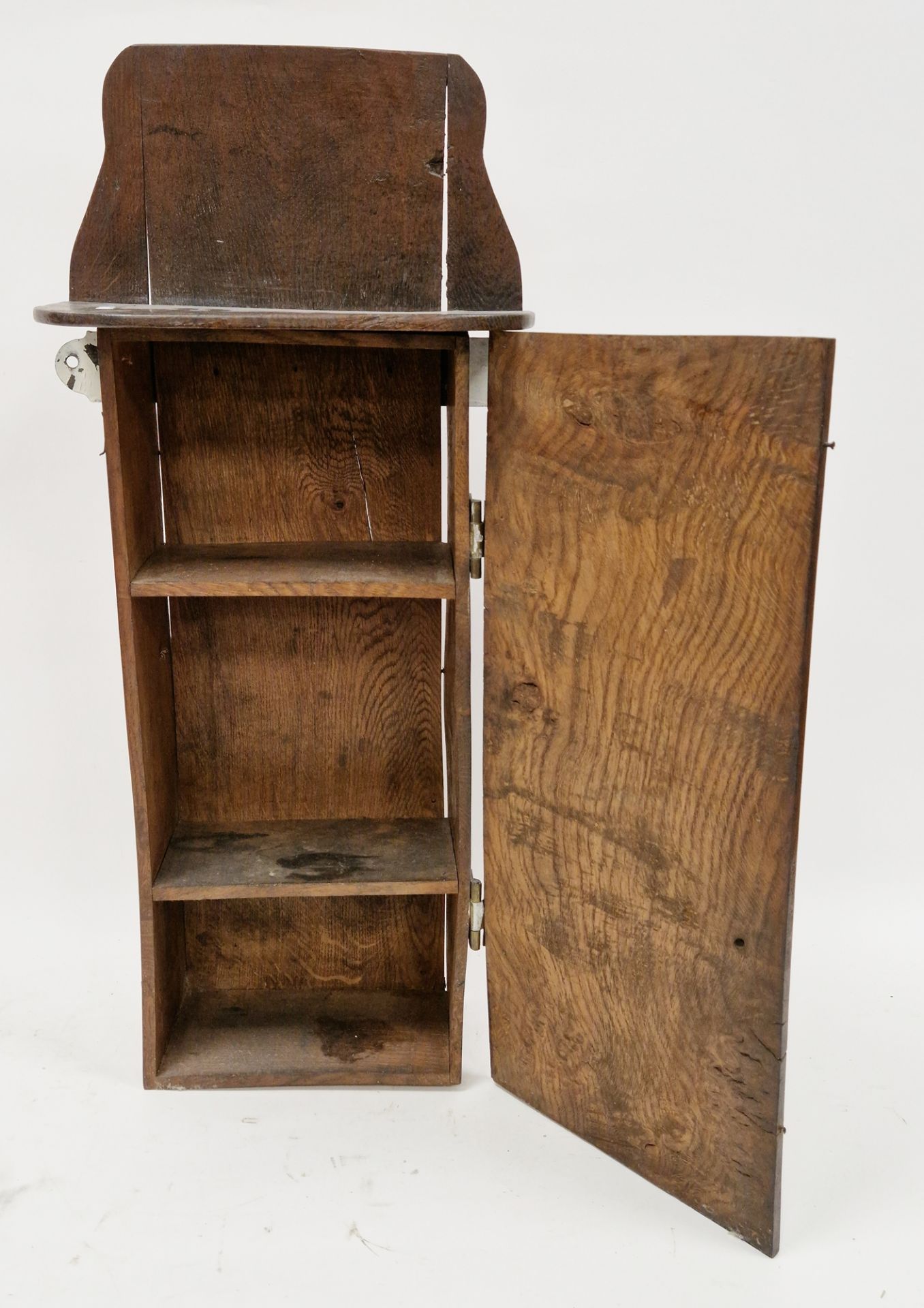 18th / 19th century oak and elm hanging wall cupboard, having shaped back, single panel door opening - Image 2 of 2