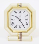 Les Must de Cartier Quartz pendulette easel back travel clock, in a cream and tri-coloured gold