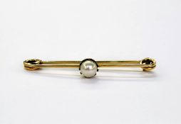 15ct gold and pearl bar brooch set with a single pearl of approx 6.3mm diameter, 5cm long, approx