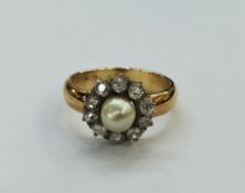 18ct yellow gold ring set with a central pearl, flanked by ten old-cut diamonds in cluster