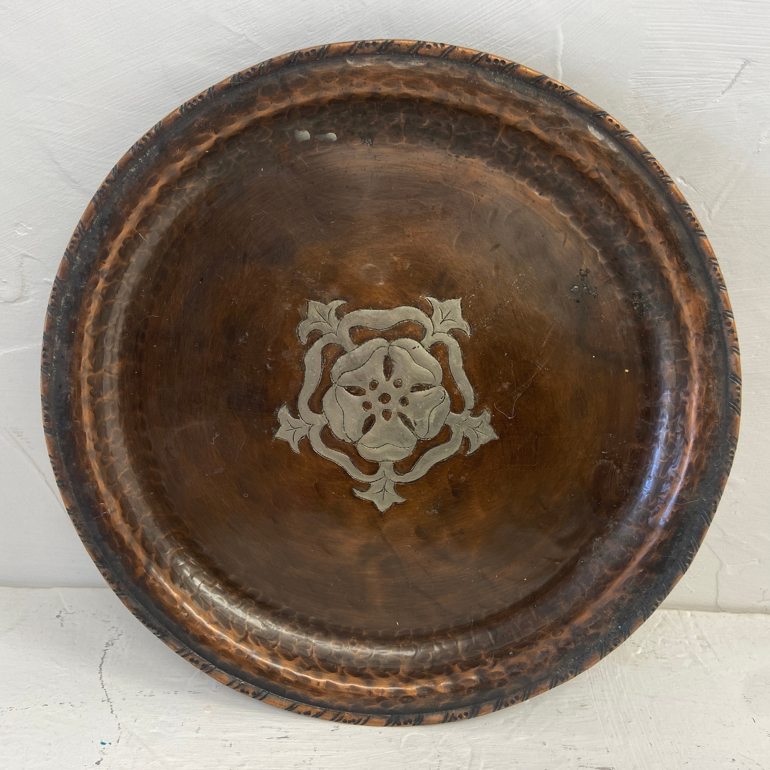An Arts and Crafts copper tray with inset white metal rose motif, an Eastern brass bowl, a - Image 2 of 5