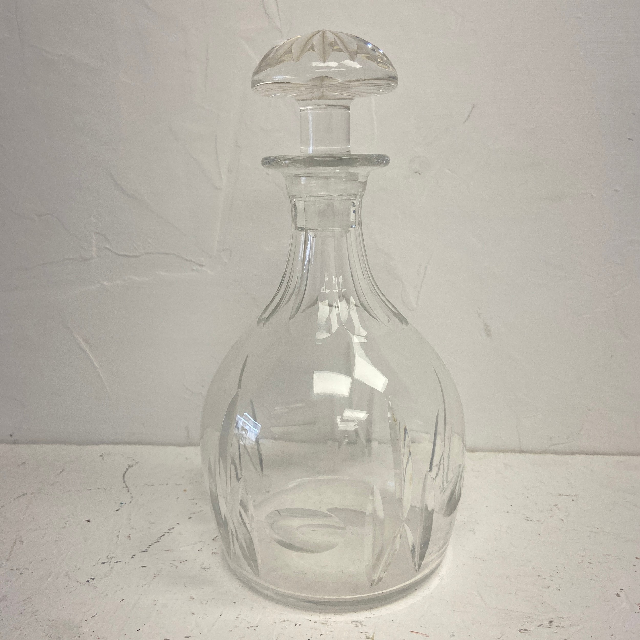 An Arts and Crafts copper tray with inset white metal rose motif, an Eastern brass bowl, a - Image 4 of 5