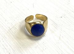A 14ct gold signet ring inset with lapis lazuli. Size I, 3.94g gross