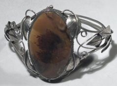 Armreif mit grossen braunen Stein, versilbert, Stein ca. 5x3 cm