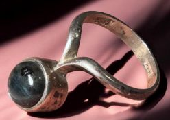 Silberring-925- mit grün schimmernden Stein, RG 51, 3,4 gr.