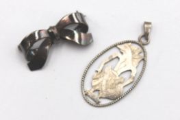 Anhänger u. kl. Schleifenbrosche, Silber, zus. ca. 6,8gr, ca. L-4cm